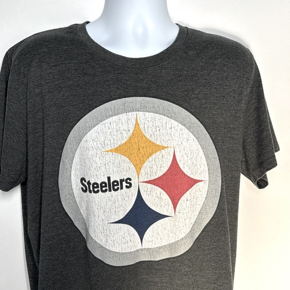 ❤️3/$30 NFL Steelers T-shirt - Picture 2 of 5
